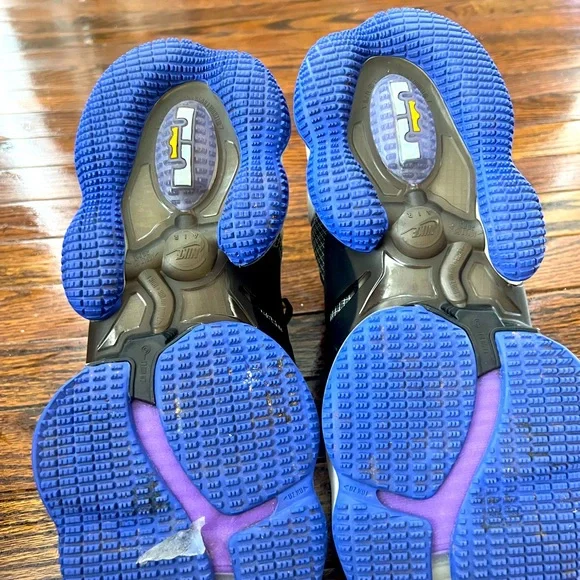 NIKE Lebron 19 “HARDWOOD CLASSICS” BasketBall Shoes - Picture 6 of 8